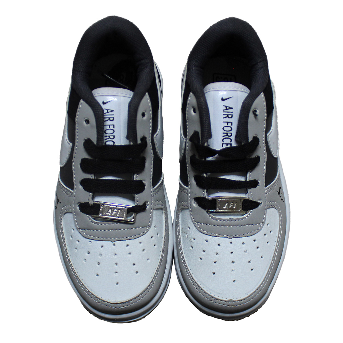 Imagen real de Tenis de niño, blanco con gris, tipo nike